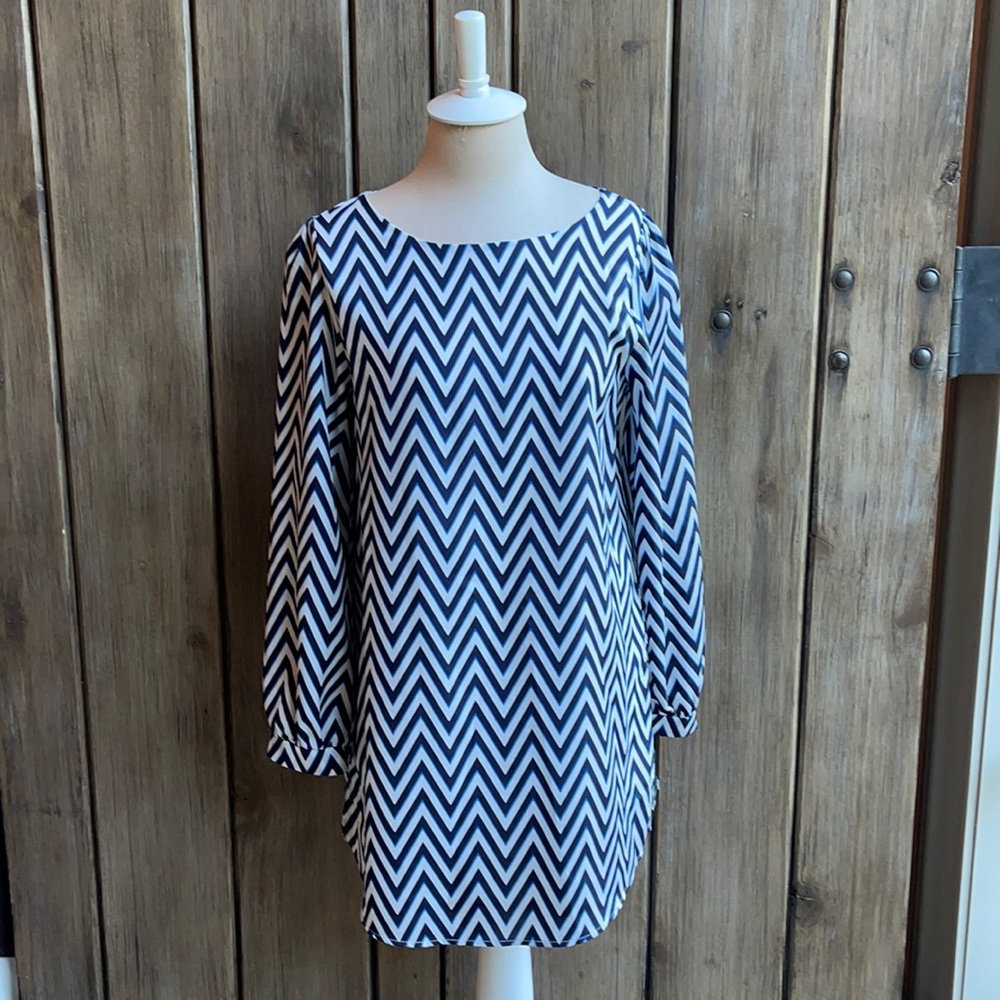 Fab’rik Chevron dress in dark blue